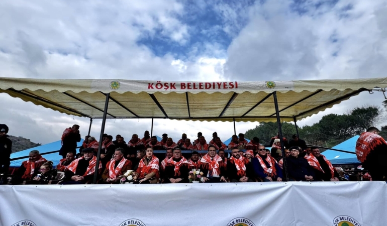 Köşk Belediyesi Tarafından Düzenlenen 14. Geleneksel Deve Güreşi Festivali Baklaköy Arenada Yapıldı