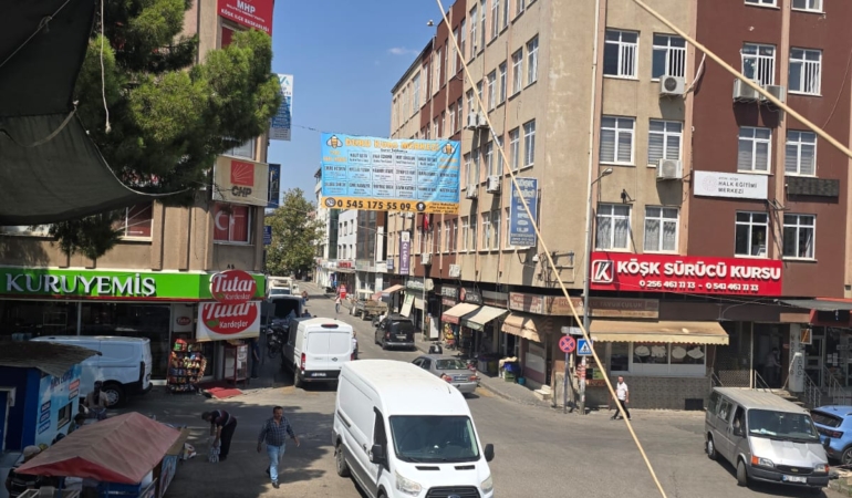 İlçemizdeki Yaya Kaldırımları İşgal Altında,Vatandaş İsyanda