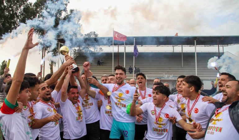 Köşk Belediye Doğanspor Şampiyon! Protokol Tribünde, Kupa Sahada Kalktı