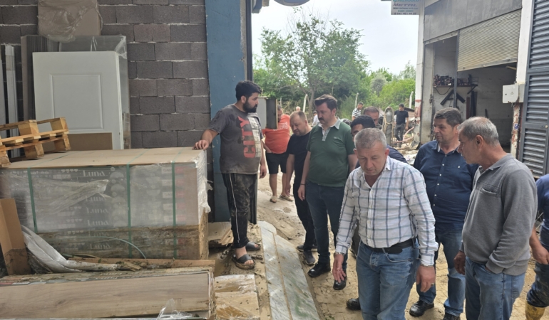 Köşk’teki Felaketi Unutmadı: Esnaf ve Çiftçiye Moral Ziyareti