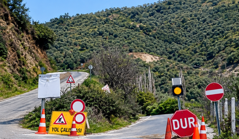 Köşk-Ödemiş Yolunda Heyelan Engeli: Akçaköy Yolu Ulaşıma Kapatıldı